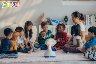 Robot EMYS + 5 zestawów tematycznych